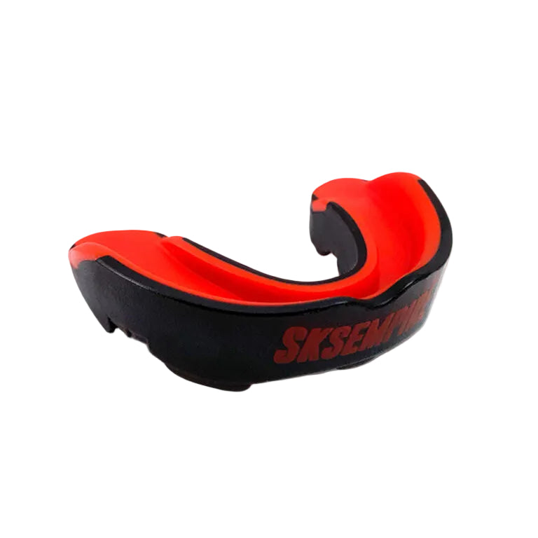 Black and red mouthguard with 'SKSEM' branding on a gray background